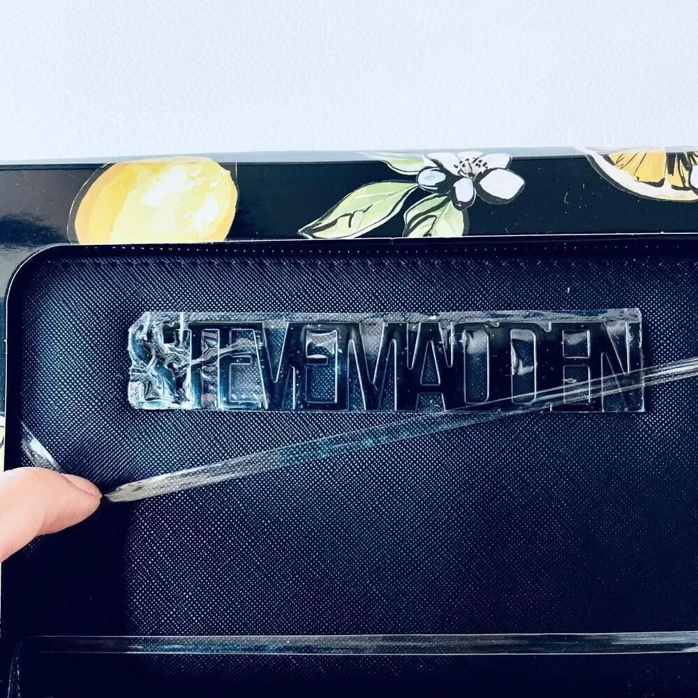 NWT Gorgeous Steve Madden bzipeee Black Zip All Around Wristlet Wallet Lemon box
